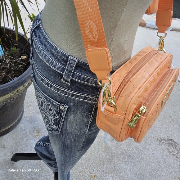 NWT ORANGE LUV BETSEY QUILTED FLOWER CROSSBODY w/POUCH - Picture 2 of 8